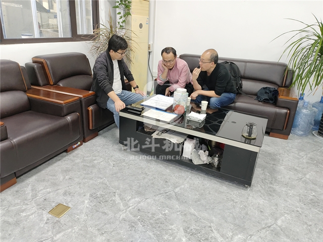 為什么樹(shù)枝粉碎機(jī)能不斷吸引客戶(hù)訂購(gòu)