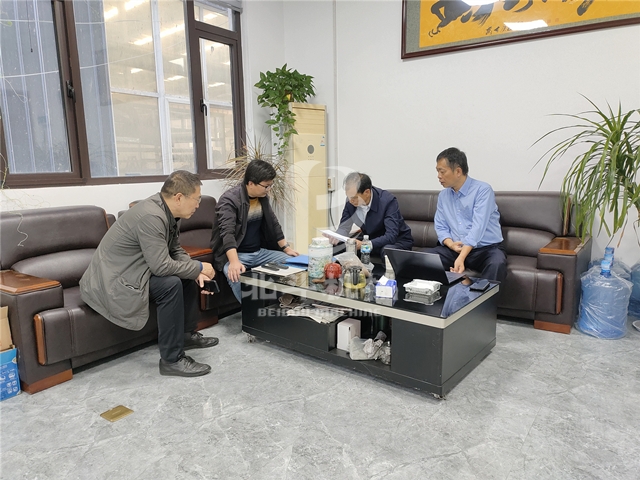 客戶(hù)實(shí)地考察,領(lǐng)略竹木粉碎機(jī)的魅力