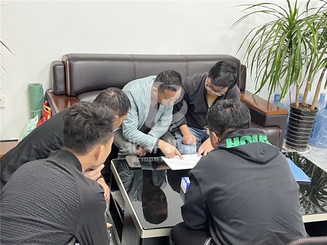 高性能木材粉碎機(jī)受到廣東客戶的喜愛(ài)